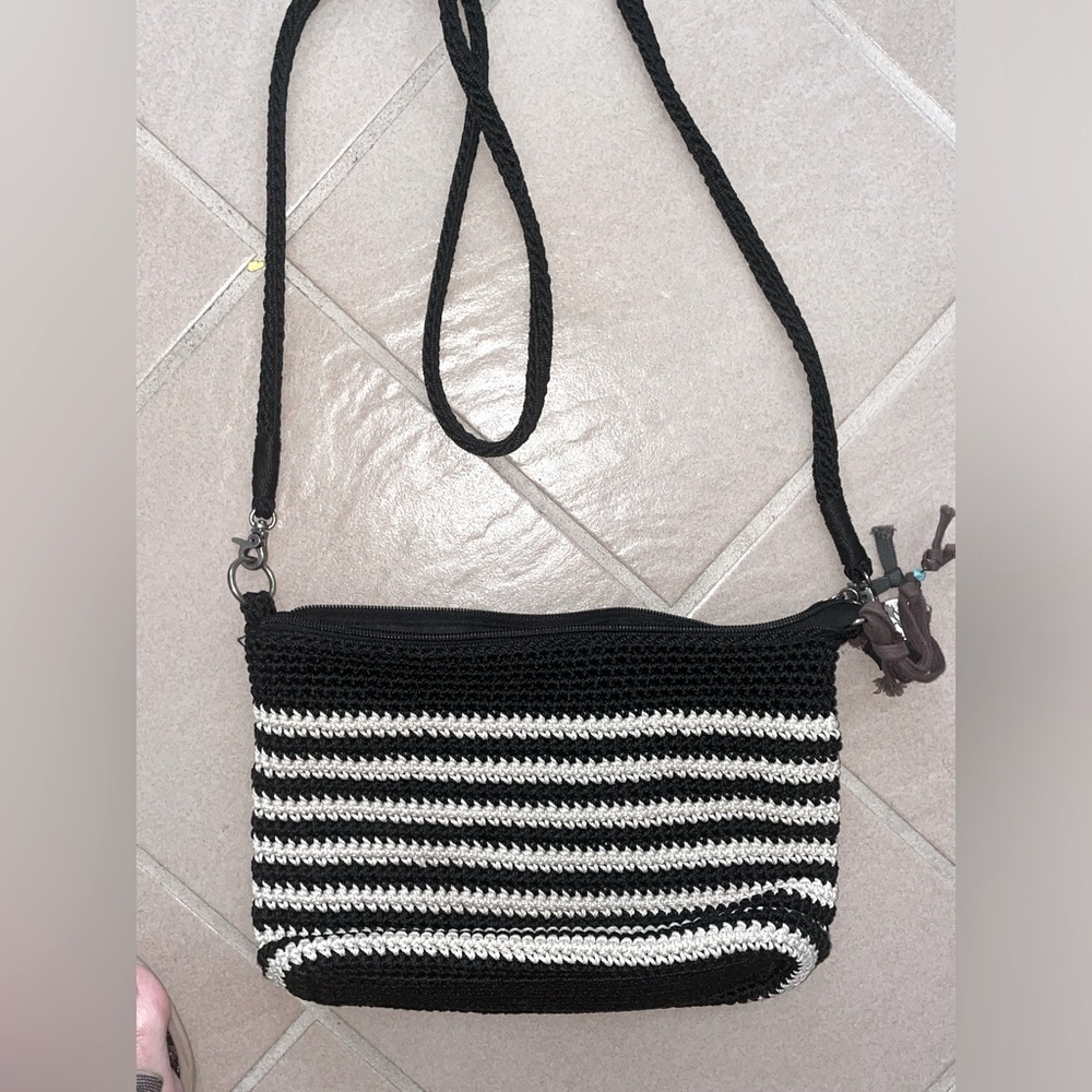 THE SAK  Crochet medium crossbody bag with removable strap black and cream